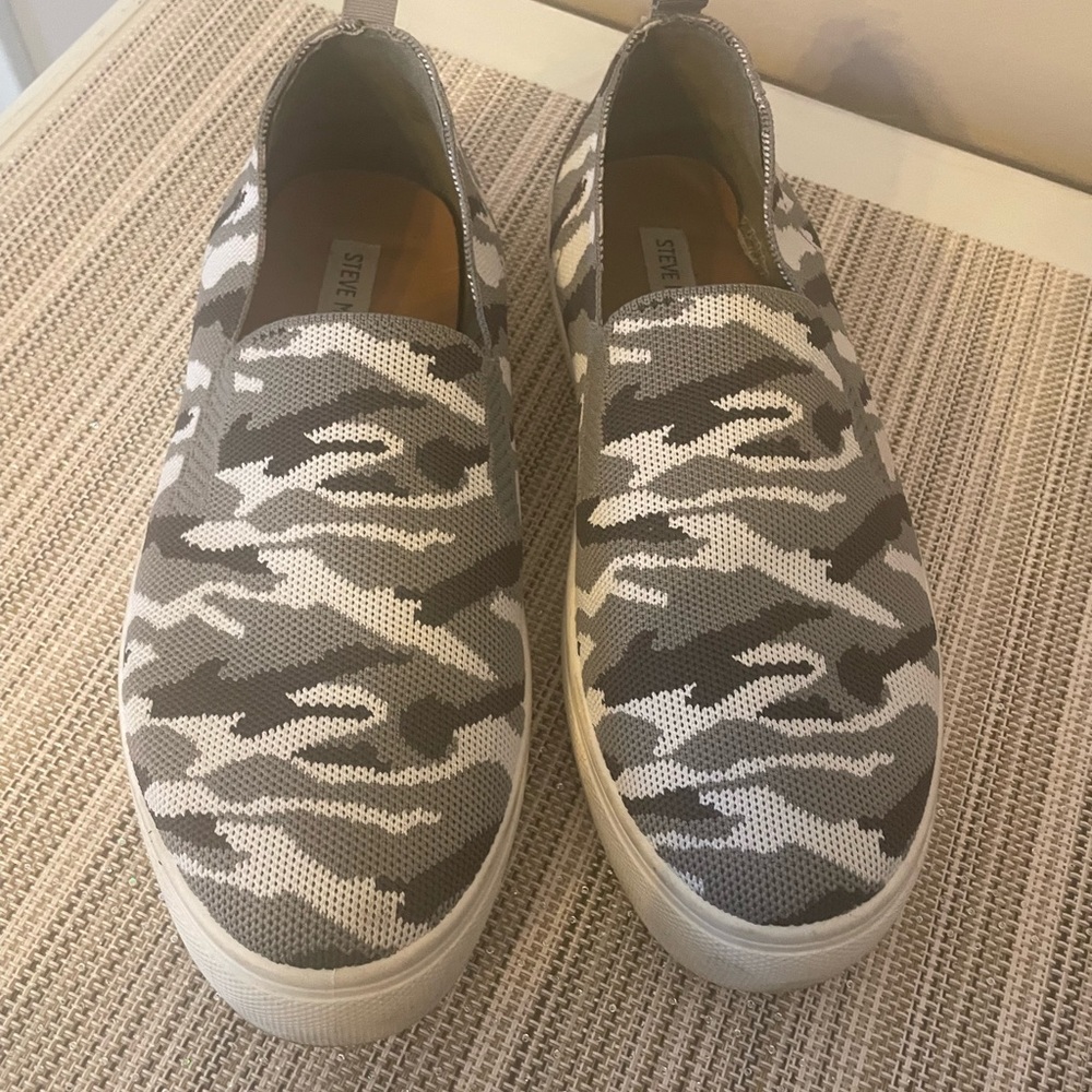 Steve Madden slide in sneakers